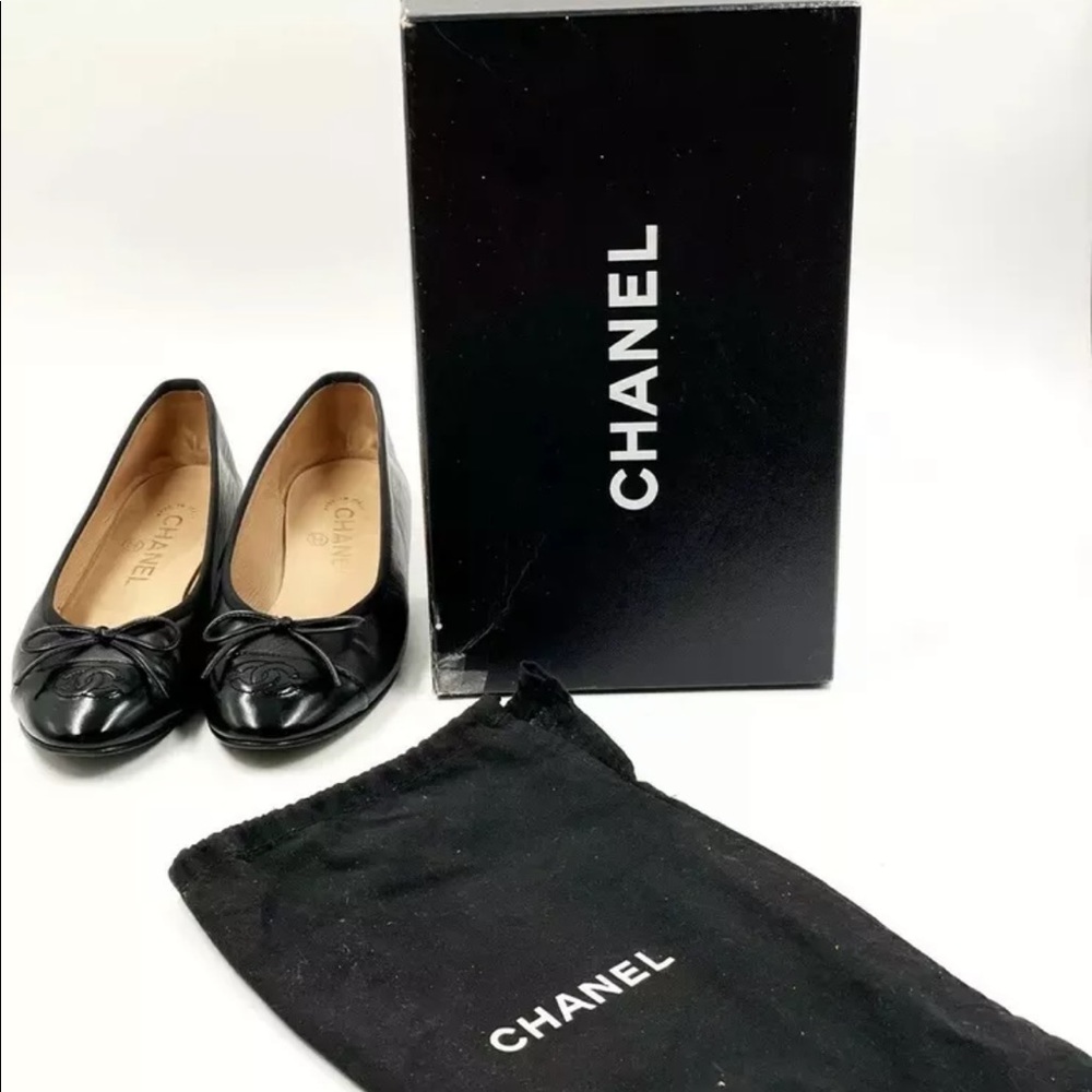CHANEL Black Lambskin/Patent Ballerina Flats - 35.5 - US 5.5